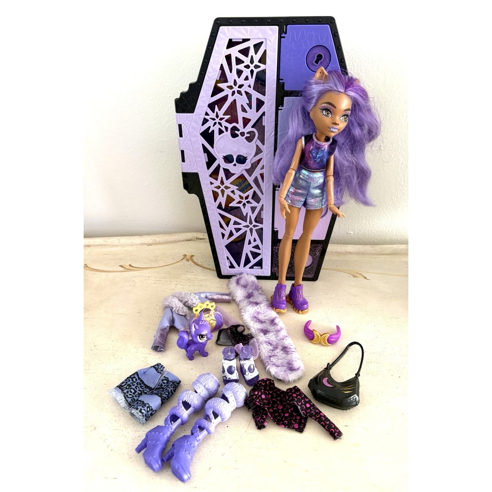 Monster High Skulltimate Secrets Clawdeen Wolf Doll Coffin Locker Read*